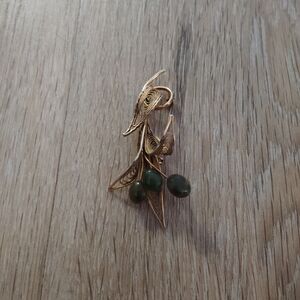 Elegant Gold and Green Women's Jewelry